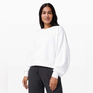 NWT Lululemon‎ Perfectly Oversized Crop Crew
White Size 14